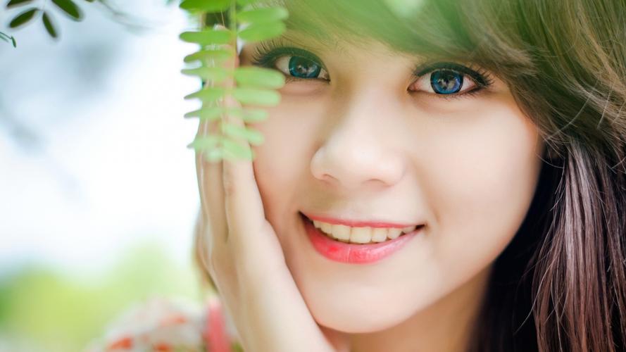 山东菏泽：玻璃生产加工忙